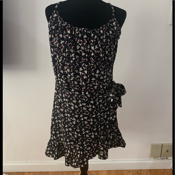 Plus Black Ditsy Floral Ruffled Wrap Dress - Picture 2 of 8